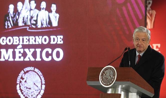López Obrador anuncia la contratación de dos mil conductores de pipas