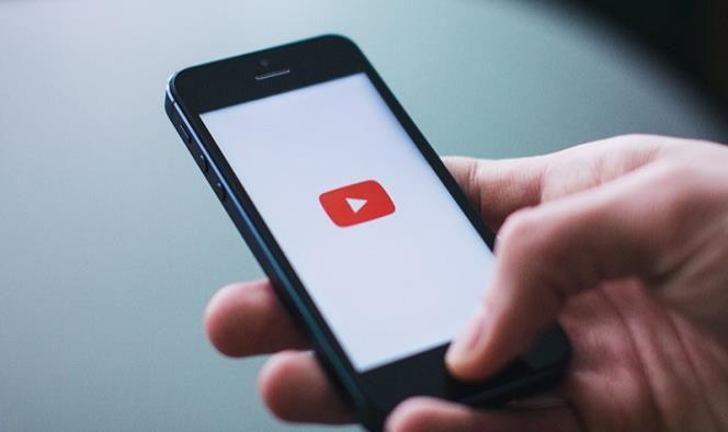 YouTube introduce el swipe horizontal para desplazarse entre videos