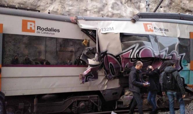 Choque de trenes deja un muerto y varios heridos en Barcelona