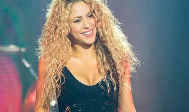 ‘Tenemos que exigir que abran las fronteras venezolanas’: Shakira