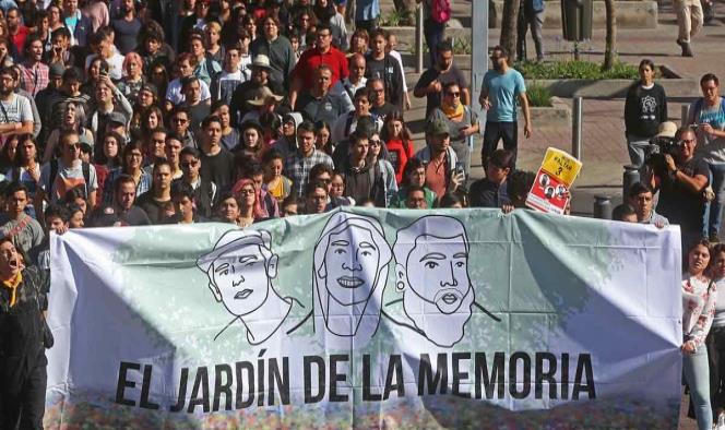 Con marcha recuerdan a estudiantes de cine desaparecidos hace un año