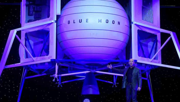 El multimillonario Jeff Bezos anuncia misión a la luna