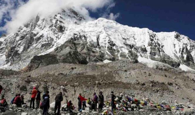 Nepal reciclará toneladas de basura retirada del Everest