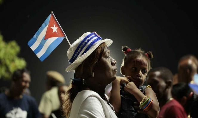 Cubanos exiliados recolectan firmas para juzgar a Raúl Castro