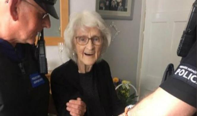 Arrestan a abuelita de 93 años; quería ser rebelde por una vez