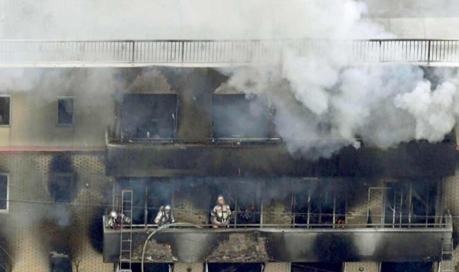 Gritó: ¡mueran! e incendió estudios en Japón; suman 33 muertos