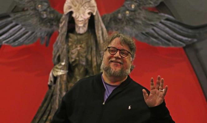 Del Toro lo vuelve a hacer: beca a estudiante mexicana