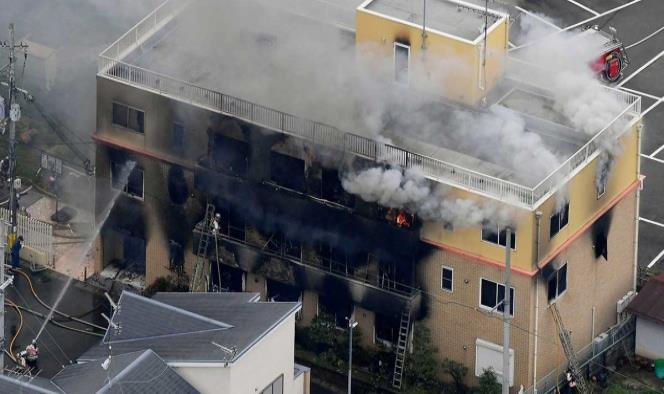 Jefe de estudio incendiado en Japón llora a empleados muertos