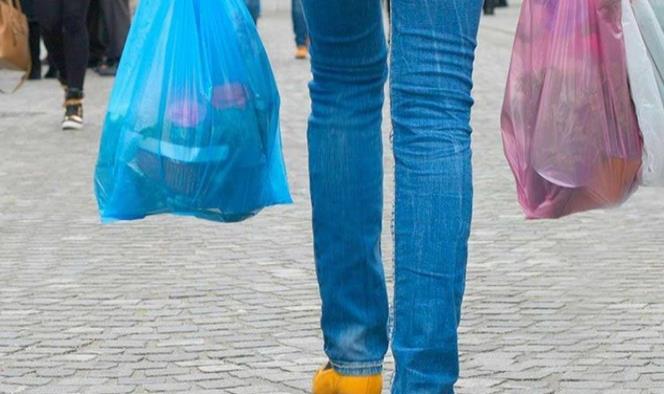 Prohibir bolsas de plástico no resolverá daño ecológico, dicen