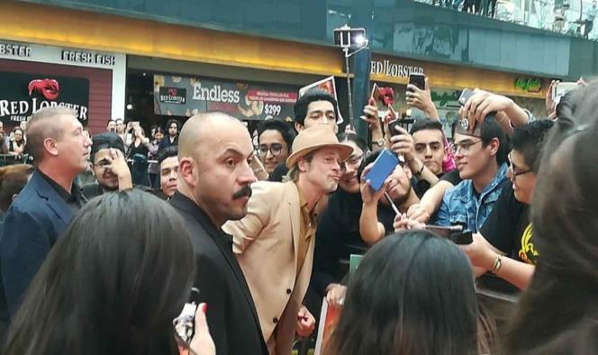 Brad Pitt está en México y así derrocha carisma