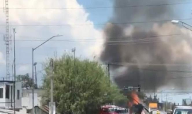 Se incendia pipa de diésel en Nuevo León