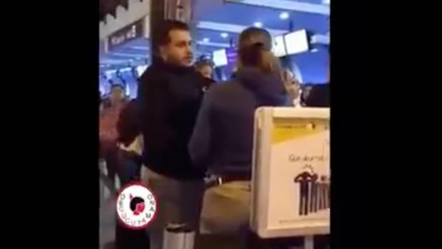 VIDEO: Cacha a su esposo con otra mujer en la fila del aeropuerto