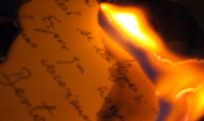Joven quema cartas de su ex y provoca gran incendio