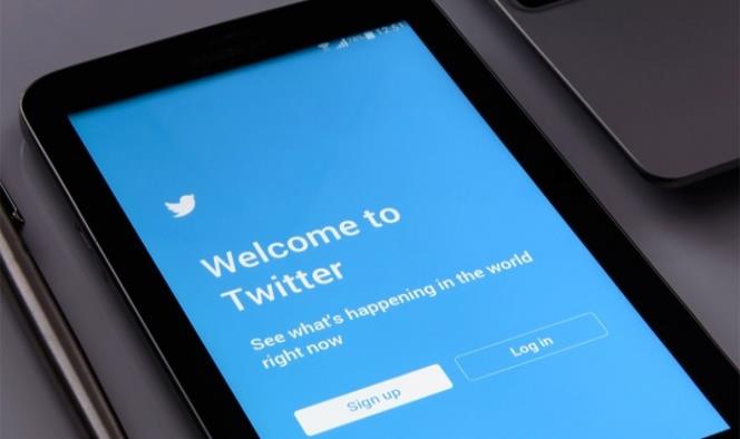 Twitter cierra miles de cuentas por difundir información falsa