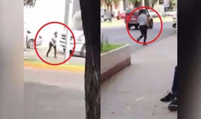 Mujer provoca un accidente por cruzar a media calle... y huye