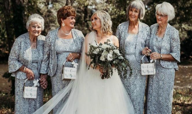 Novia elige como damas a las cuatro abuelas de la familia; la boda fue épica