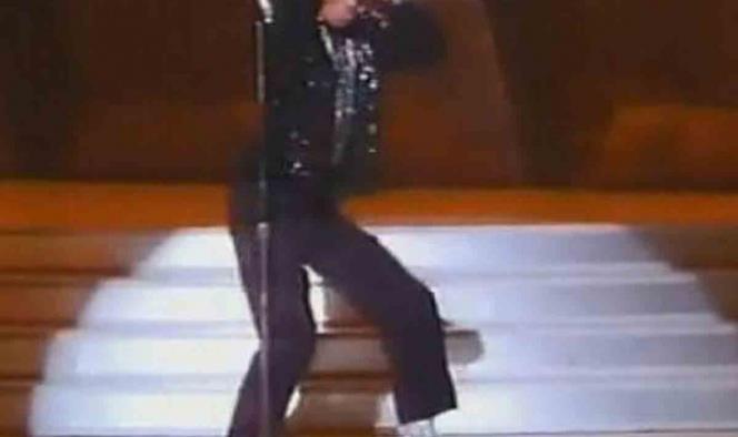 Subastan calcetines con los que Michael Jackson hizo el moonwalk