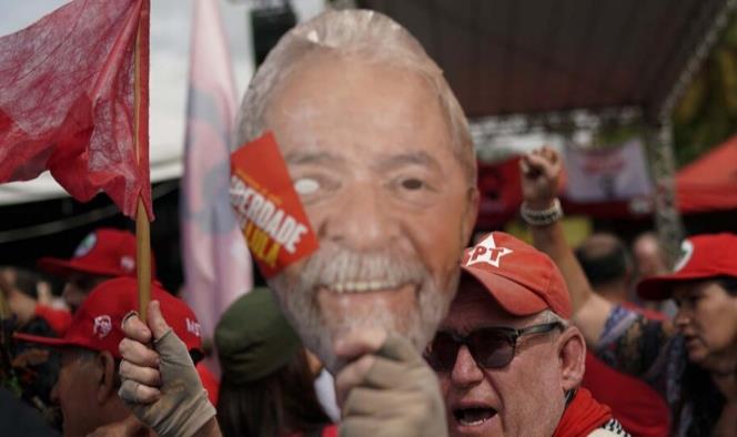 Juez ordena liberación del expresidente Lula da Silva