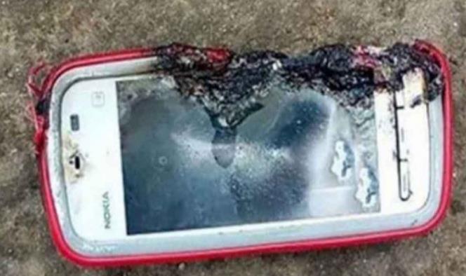Mamá cargaba su celular con la vecina mientras su bebé moría en incendio