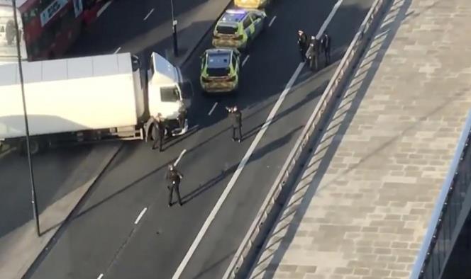 Tiroteo en Londres provoca pánico, policía abate a tirador