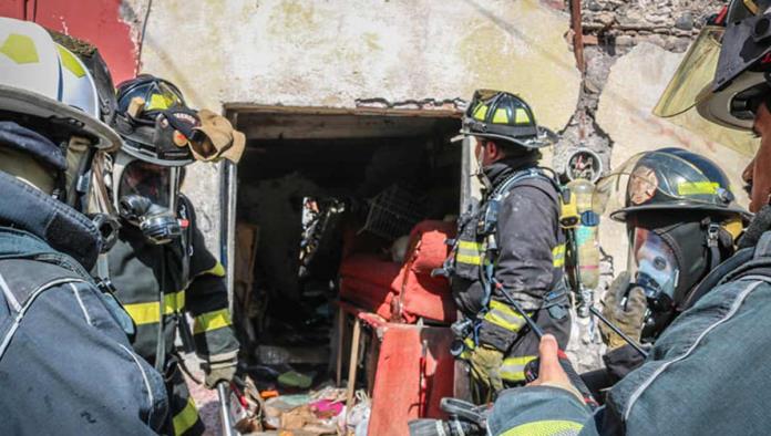 Dejan solos a niños y se incendia su casa por un corto en la tv