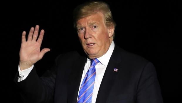 Trump vuelve a mofarse de sus rivales presidenciales