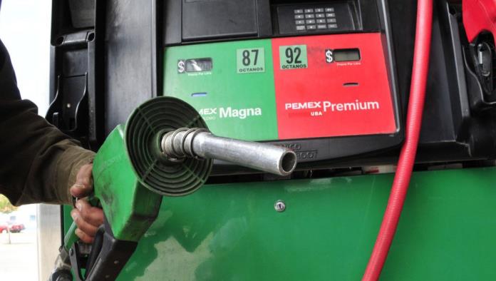 Gasolina verde ya ronda los $15 el litro
