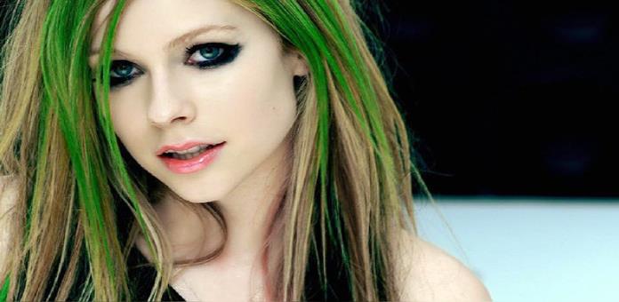 Después de dos años de desaparecer ¡Así luce Avril Lavigne!
