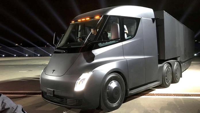 El camión eléctrico Tesla Semi realiza su primera entrega