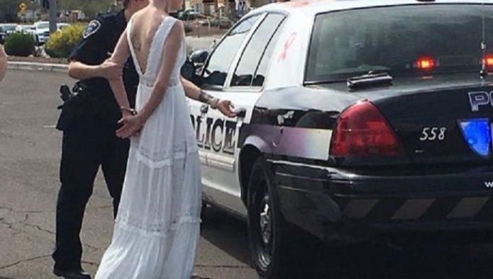 Arrestan a mujer vestida de novia por conducir intoxicada