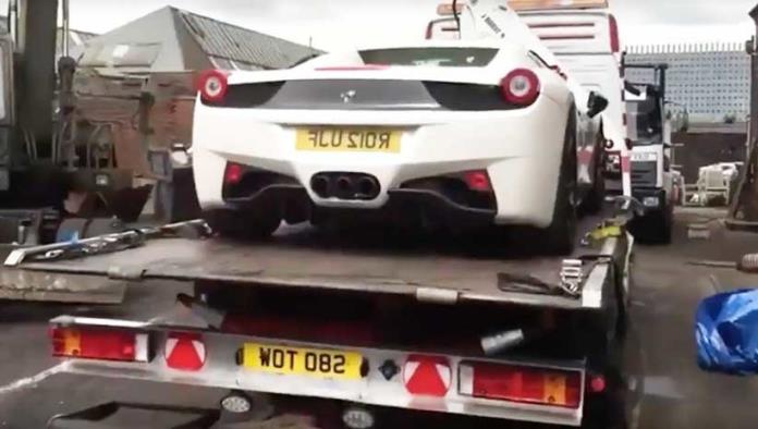 VIDEO: La Policía destruye el Ferrari de un millonario