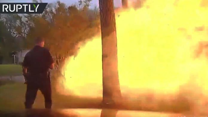 VIDEO: Policía casi muere al momento en que una casa explota