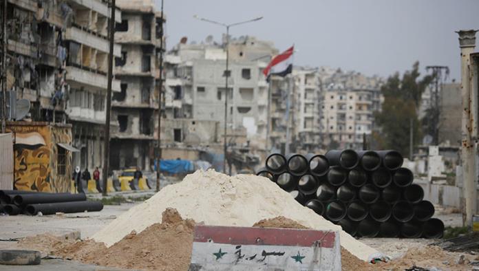 ¿Quién podría estar detrás de los ataques a instalaciones militares sirias en Hama y Alepo?