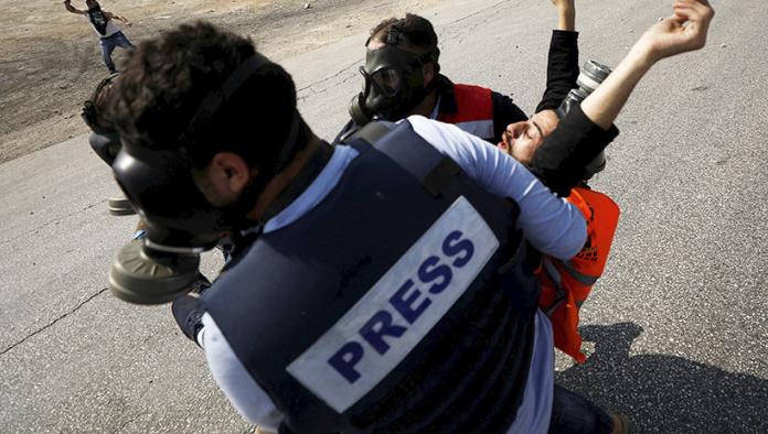 Un dron del Ejército israelí ataca a los periodistas con gas lacrimógeno en Gaza
