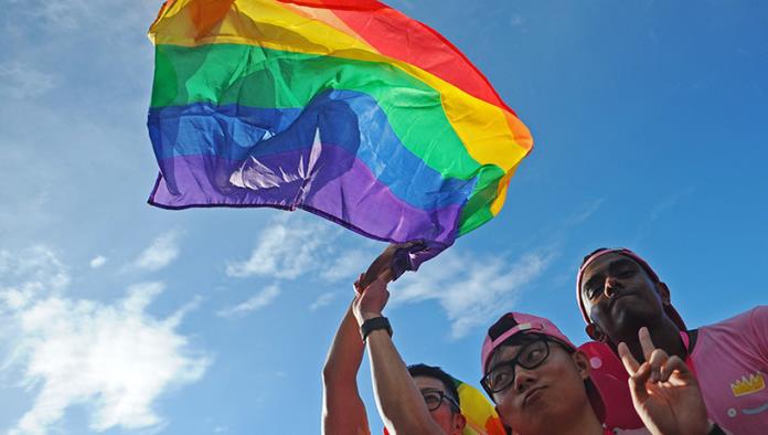 Político mexicano confunde a la comunidad gay con una rural