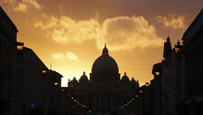 Tribunal del Vaticano condena a 5 años de cárcel a un sacerdote por posesión de pornografía infantil