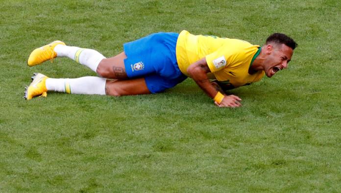 #NeymarChallenge: Cómo es la burla al astro brasileño que causa furor en la Red