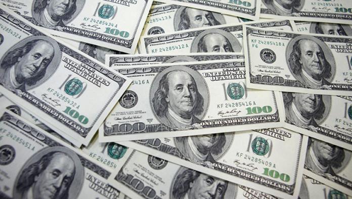 Una mujer de EE.UU. devuelve un millón de dólares que un banco le trasfirió por error