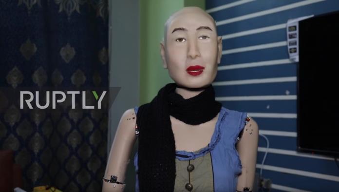Rashmi, la primera robot humanoide que habla hindi, revela su lado más espiritual