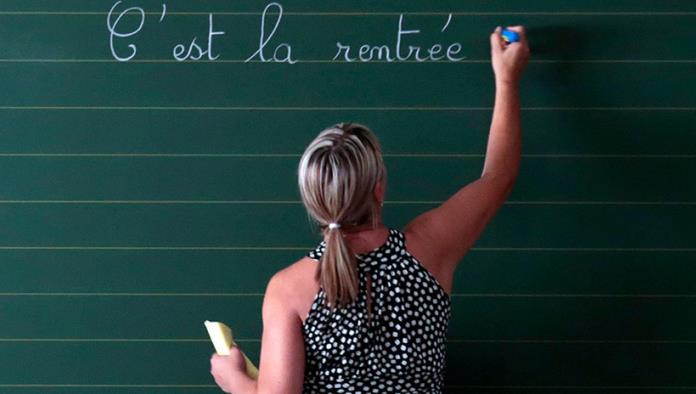 VIDEO: Un alumno francés amenaza en clase a su profesora con una pistola de aire comprimido
