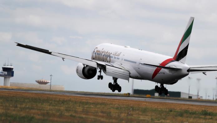 Avión a lo Swarovski: Emirates muestra cómo se vería un Boeing cubierto de cristales
