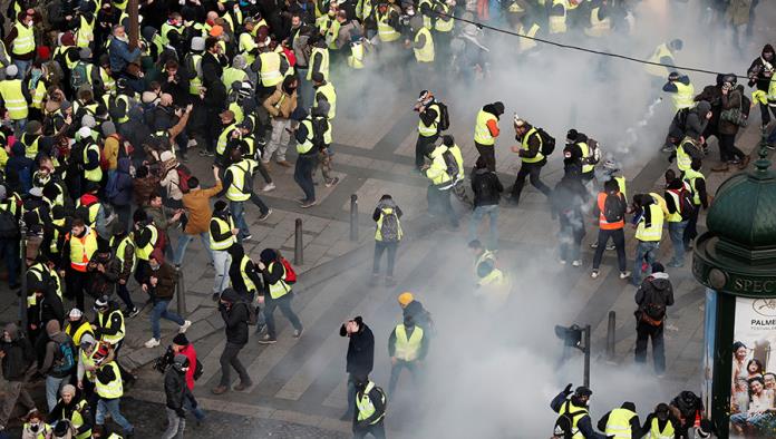 Protesta de chalecos amarillos en París: disturbios, uso de gas lacrimógeno y cientos de detenidos