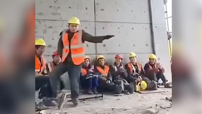VIDEO: ¿Habrá Michael Jackson reencarnado en este constructor?