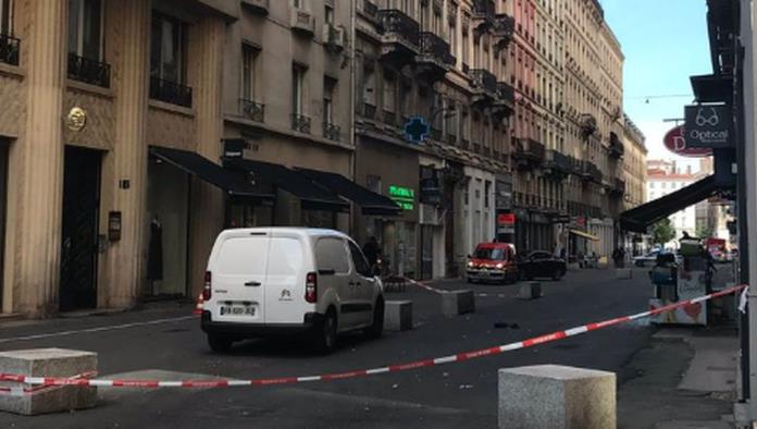 Atentado con paquete bomba en Lyon; reportan 8 heridos