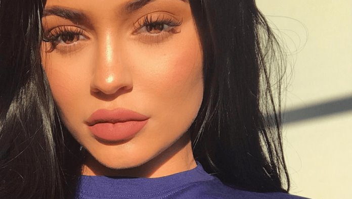 Kylie Jenner hace su propio tutorial de belleza; ¡su ‘pequeña’ rutina consta en 37 pasos!