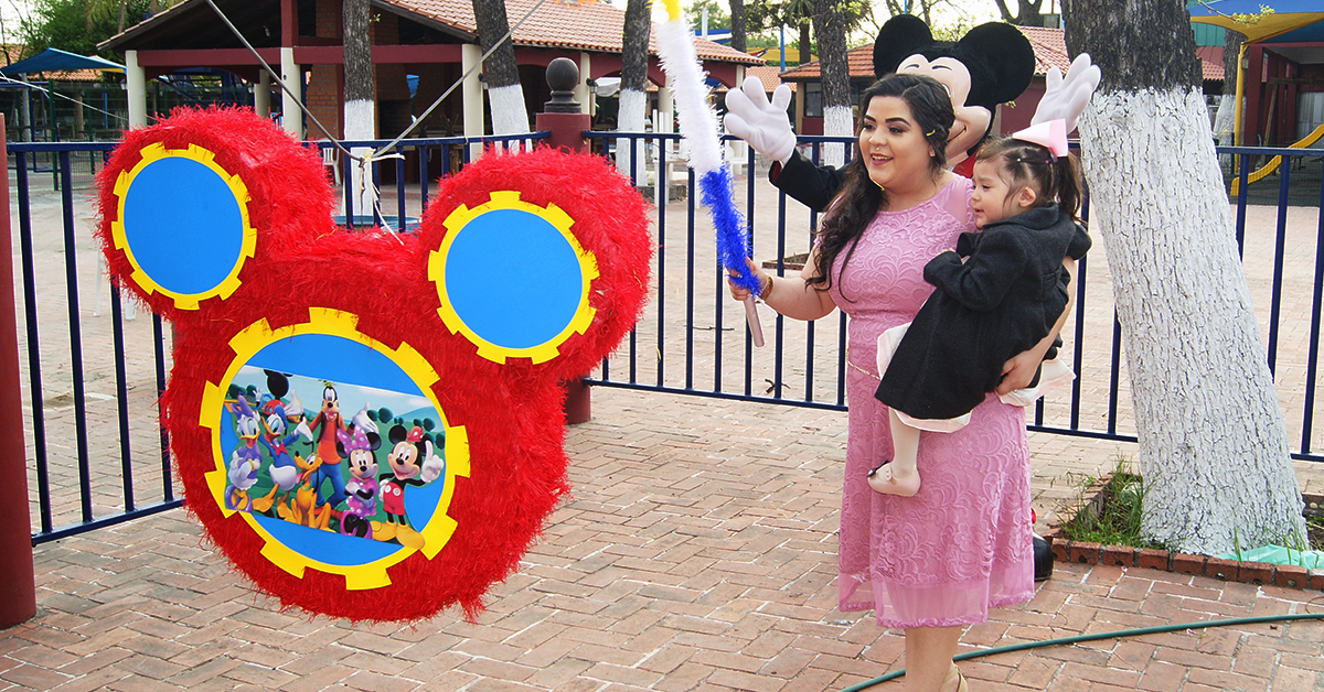 Regina Galván Torres festeja su cumpleaños con divertida fiesta de “Mickey Mouse”