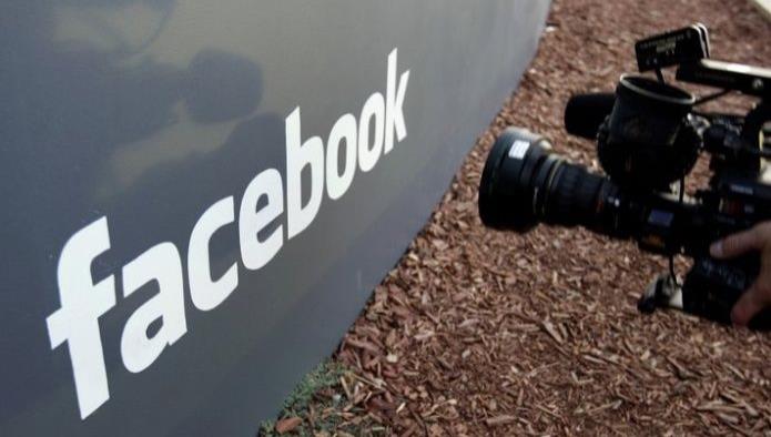 Legisladores británicos acusan a Facebook de infringir leyes
