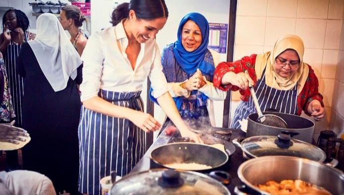 Mujeres musulmanas pusieron a cocinar a Meghan Markle
