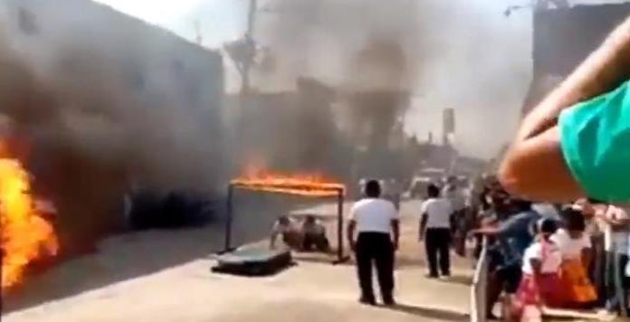 Policía falla en acrobacia con fuego y se incendia durante desfile del 20 de Noviembre (VIDEO)