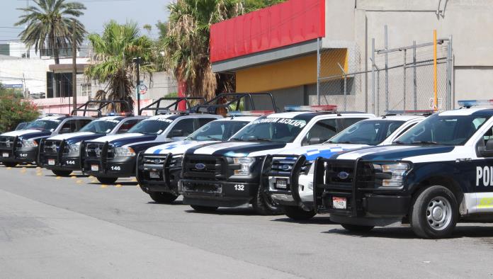 Desarman a policías